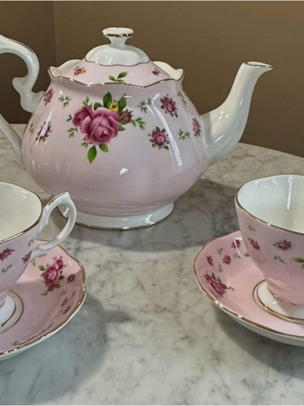 Royal Albert New Country Roses Teapot & Teacup Set